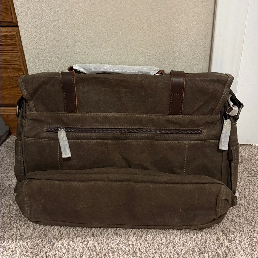 SOLD NWT~Men’s Vintage Leather Messenger Bag 💼 - Picture 4 of 9